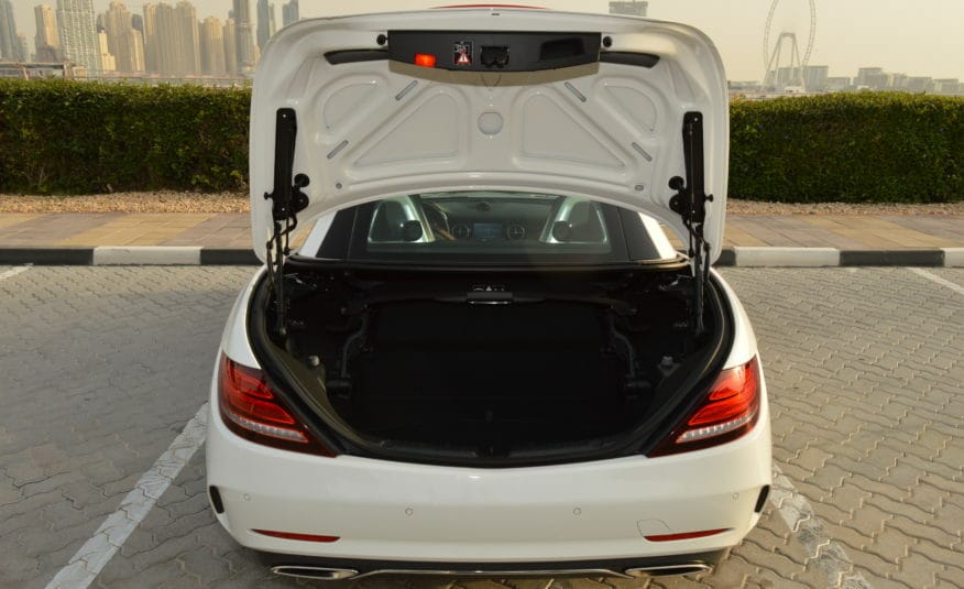 Mercedes Benz SLC 300 AMG – AED 2,300/MONTH